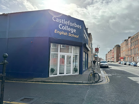 CastleFrobesCollege_façade_rue